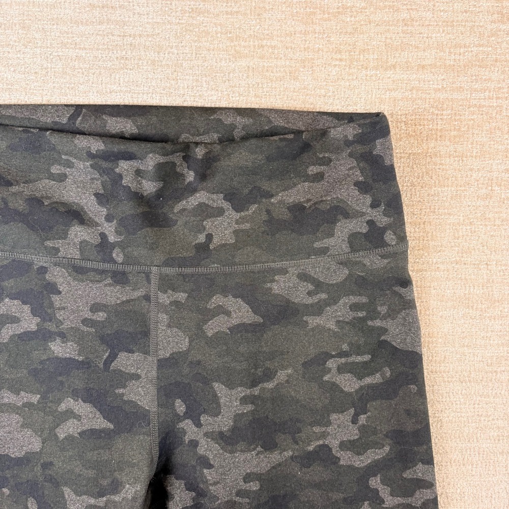 Fabletics PowerHold Leggings Womens L GreenCamo High Waisted EUC Sporty Yoga